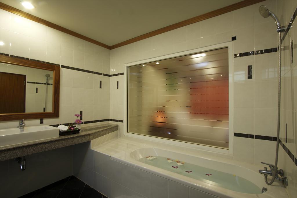 Blue Beach Club & Resort Patong Phòng bức ảnh